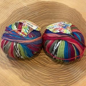 Self striping yarn